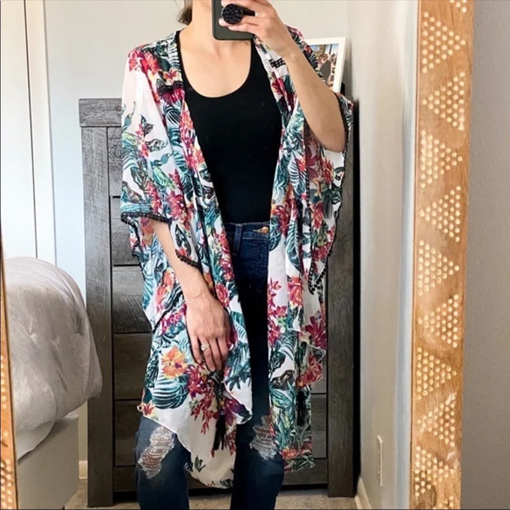 BCBG BCBGeneration kimono floral white red black - Picture 2 of 7